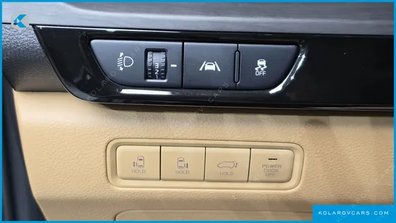 KIA CARNIVAL DIESEL 9-SEATER NOBLESSE