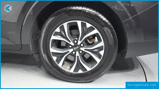 KIA CARNIVAL DIESEL 9-SEATER PRESTIGE