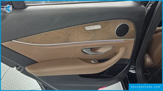 MERCEDES E-CLASS E300 4MATIC EXCLUSIVE STANDARD