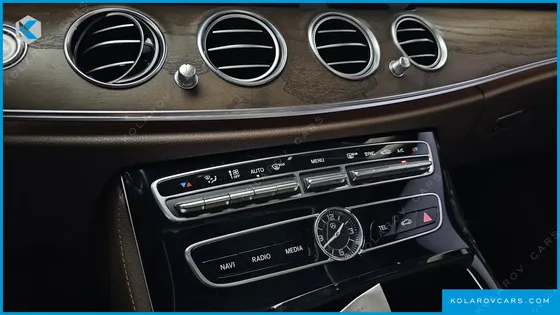 MERCEDES E-CLASS E300 4MATIC EXCLUSIVE STANDARD