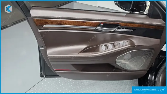 GENESIS EQ900 5.0 GDI AWD LIMOUSINE