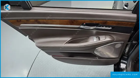 GENESIS EQ900 5.0 GDI AWD LIMOUSINE