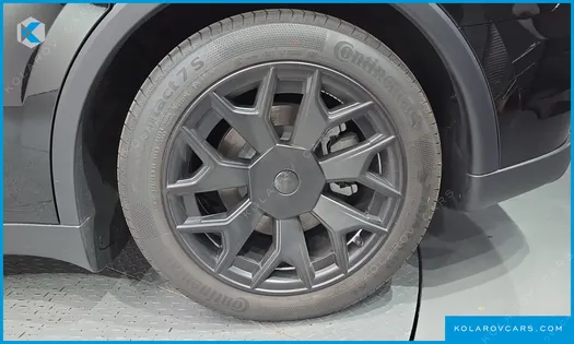 TESLA MODEL Y L LONG RANGE AWD