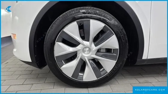 TESLA MODEL Y STANDARD RANGE RWD
