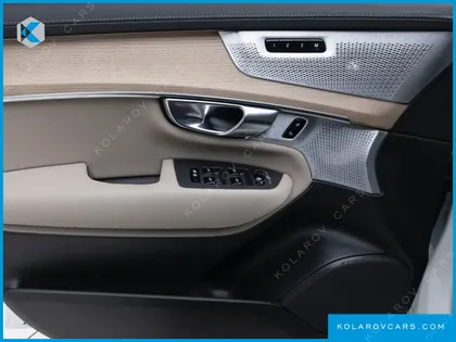 VOLVO XC90 T8 ULTRA BRIGHT HYBRID