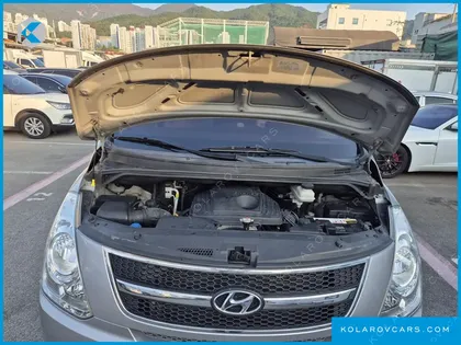 HYUNDAI STAREX 5-SEATER VAN