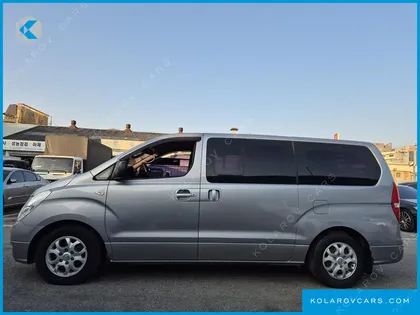 HYUNDAI STAREX 5-SEATER VAN