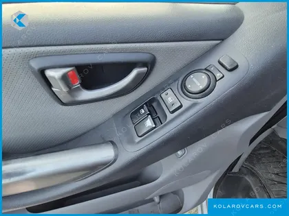HYUNDAI STAREX 5-SEATER VAN
