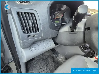 HYUNDAI STAREX 5-SEATER VAN