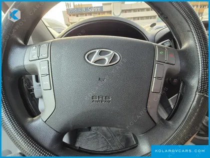 HYUNDAI STAREX 5-SEATER VAN
