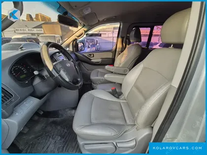 HYUNDAI STAREX 5-SEATER VAN
