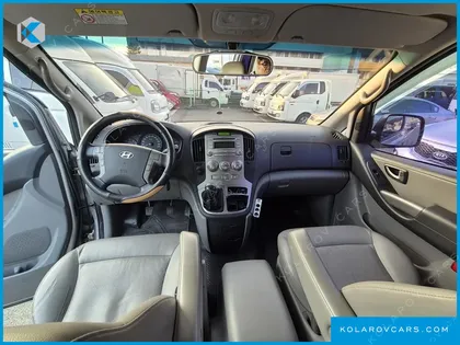 HYUNDAI STAREX 5-SEATER VAN