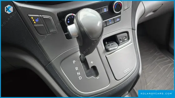 HYUNDAI STAREX 3-SEATER VAN