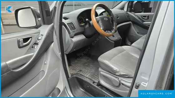 HYUNDAI STAREX 12-SEATER WAGON