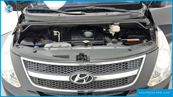 HYUNDAI STAREX 5-SEATER VAN
