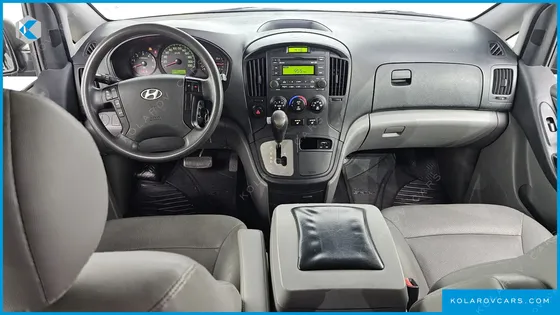HYUNDAI STAREX 5-SEATER VAN