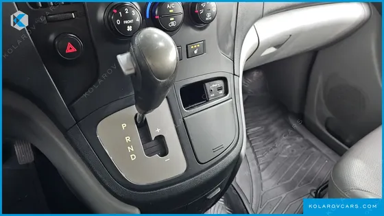 HYUNDAI STAREX 5-SEATER VAN