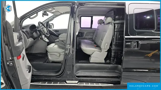 HYUNDAI STAREX 5-SEATER VAN