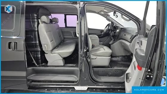 HYUNDAI STAREX 5-SEATER VAN