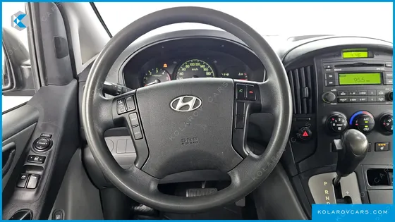 HYUNDAI STAREX 5-SEATER VAN