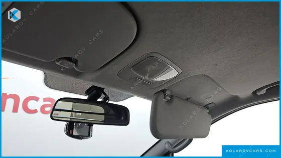 HYUNDAI STAREX 5-SEATER VAN
