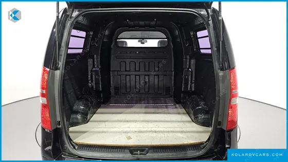 HYUNDAI STAREX 5-SEATER VAN