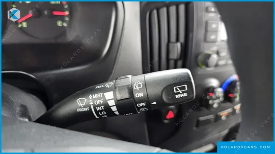 HYUNDAI STAREX 5-SEATER VAN