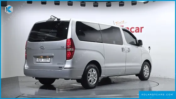 HYUNDAI STAREX 5-SEATER VAN