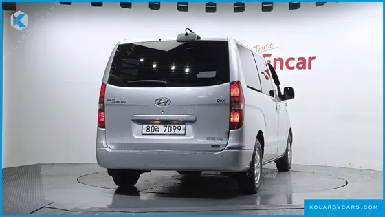 HYUNDAI STAREX 5-SEATER VAN