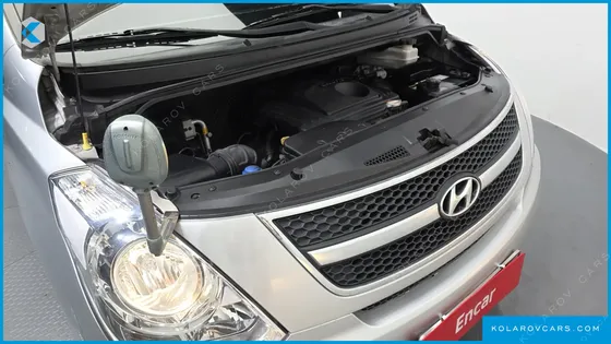 HYUNDAI STAREX 5-SEATER VAN