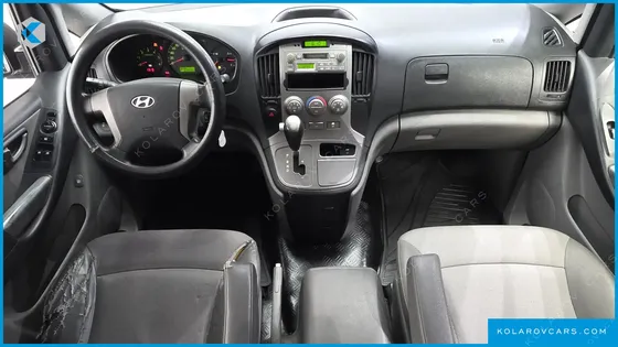 HYUNDAI STAREX 5-SEATER VAN
