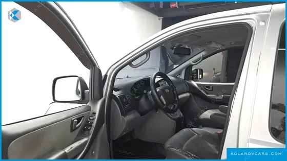 HYUNDAI STAREX 5-SEATER VAN