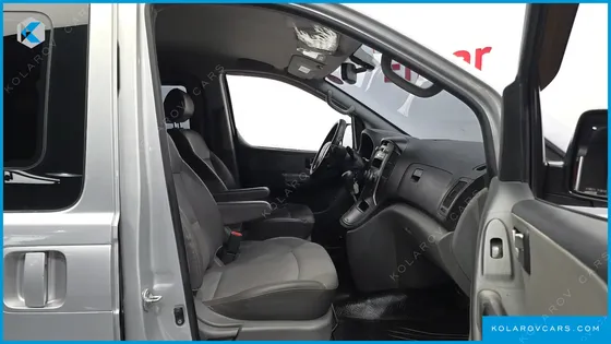 HYUNDAI STAREX 5-SEATER VAN