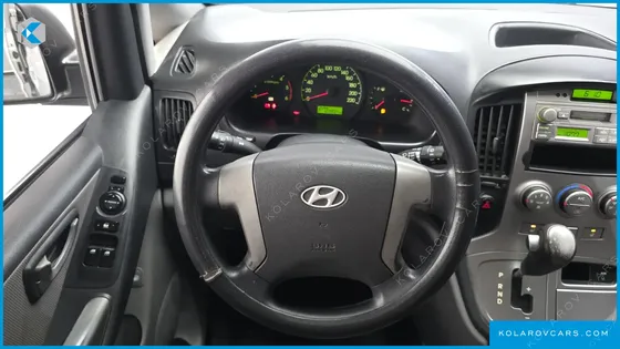 HYUNDAI STAREX 5-SEATER VAN