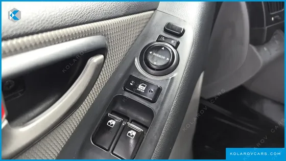 HYUNDAI STAREX 5-SEATER VAN
