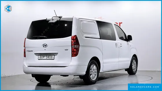 HYUNDAI STAREX 5-SEATER VAN