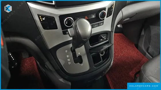 HYUNDAI STAREX 5-SEATER VAN