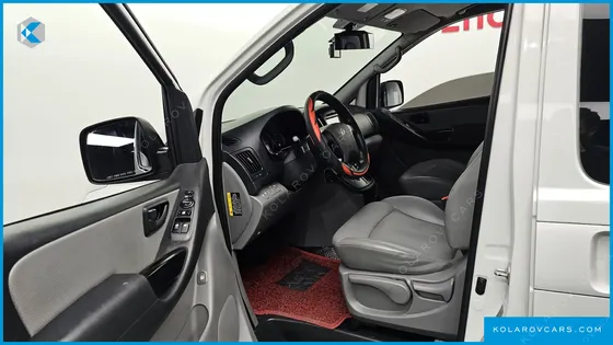 HYUNDAI STAREX 5-SEATER VAN