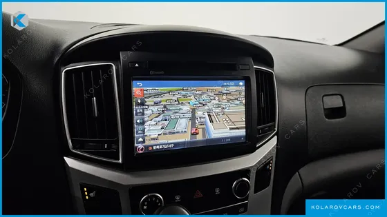 HYUNDAI STAREX 5-SEATER VAN