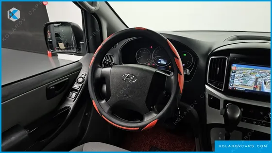 HYUNDAI STAREX 5-SEATER VAN