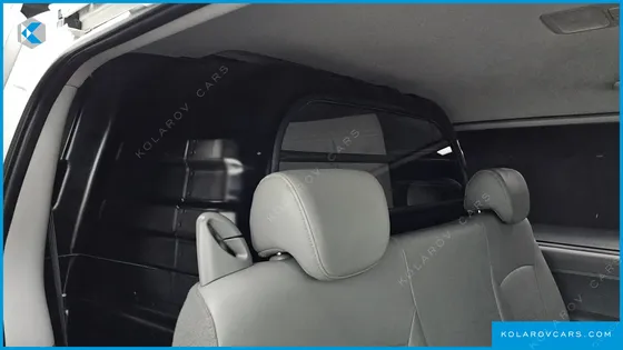 HYUNDAI STAREX 5-SEATER VAN