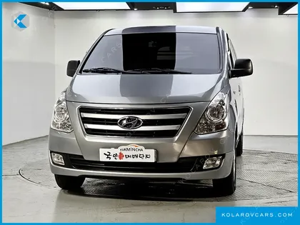 HYUNDAI STAREX 5-SEATER VAN