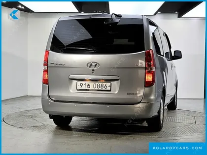 HYUNDAI STAREX 5-SEATER VAN