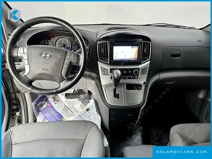 HYUNDAI STAREX 5-SEATER VAN
