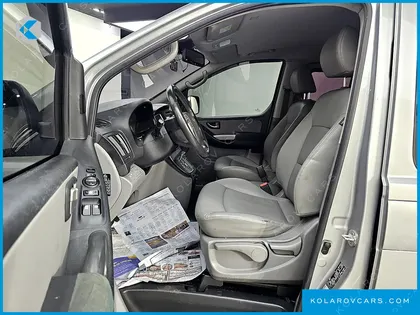 HYUNDAI STAREX 5-SEATER VAN
