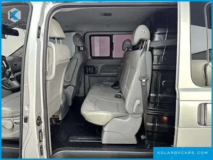 HYUNDAI STAREX 5-SEATER VAN