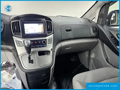 HYUNDAI STAREX 5-SEATER VAN