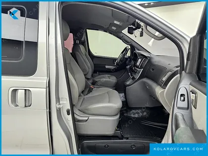 HYUNDAI STAREX 5-SEATER VAN