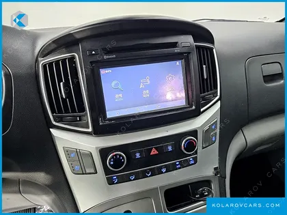 HYUNDAI STAREX 5-SEATER VAN