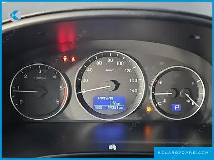 HYUNDAI STAREX 12-SEATER WAGON